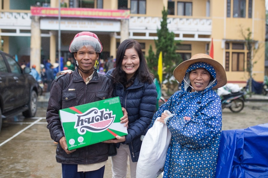 7.000 phan qua Tet den tay nguoi dan mien Trung hinh anh