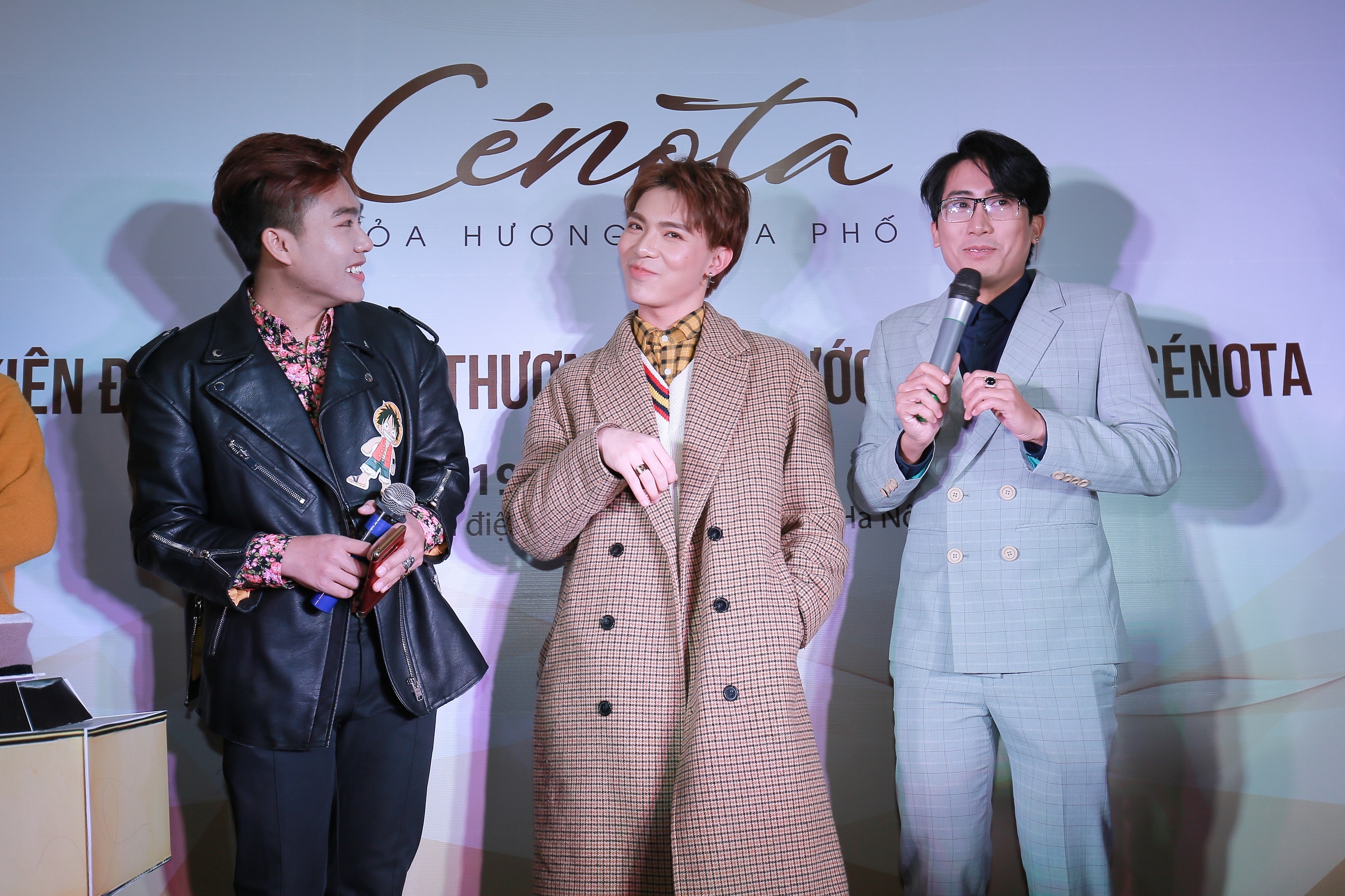 Erik noi bat trong su kien ‘Toa huong giua pho’ hinh anh