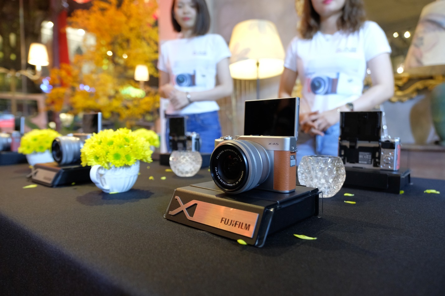 Fujifilm ra mat may anh X-A5 trang bi he thong zoom dien tu hinh anh