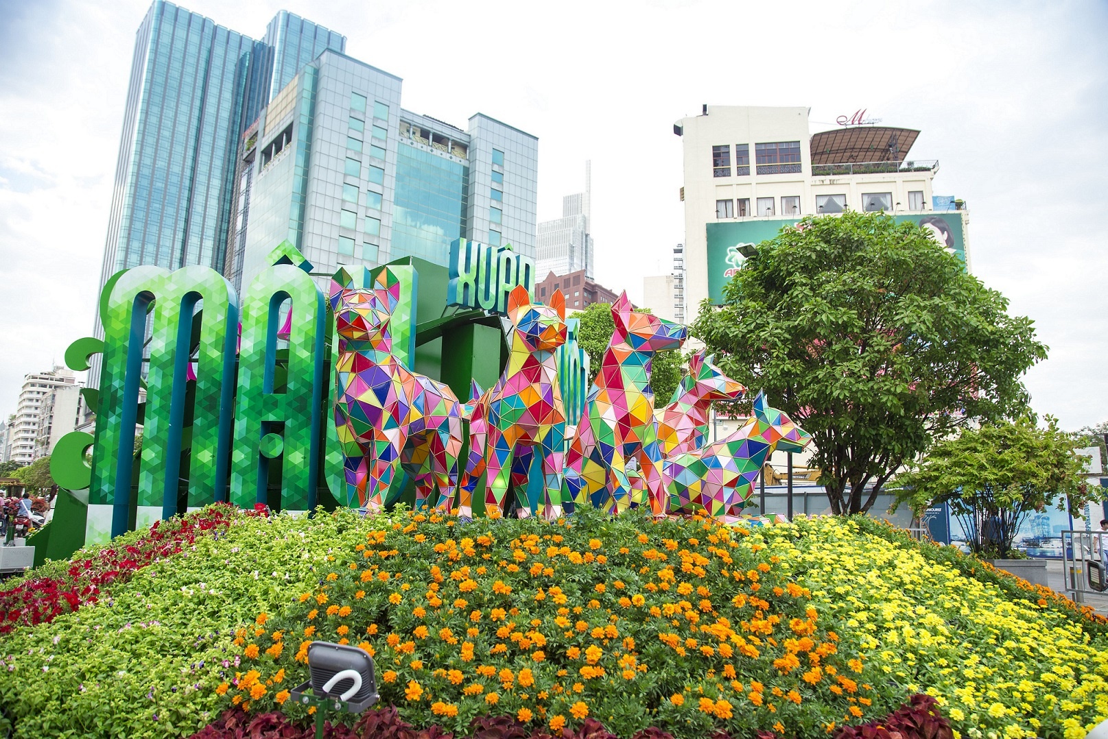 Linh vat nam Mau Tuat khong lo tai duong hoa Nguyen Hue hinh anh