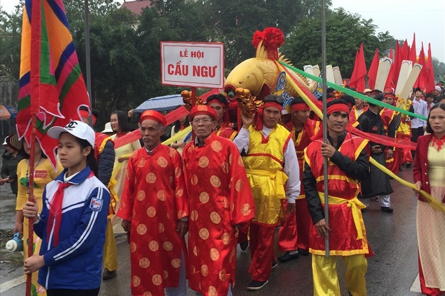 Kham pha le hoi 'Cau ngu, ruoc ca su' truyen thong tai Hai Phong hinh anh