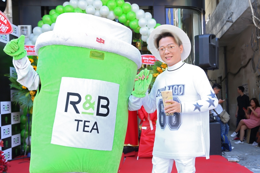 Tra sua R&B Tea tung bung khai truong chi nhanh moi tai quan 5 hinh anh