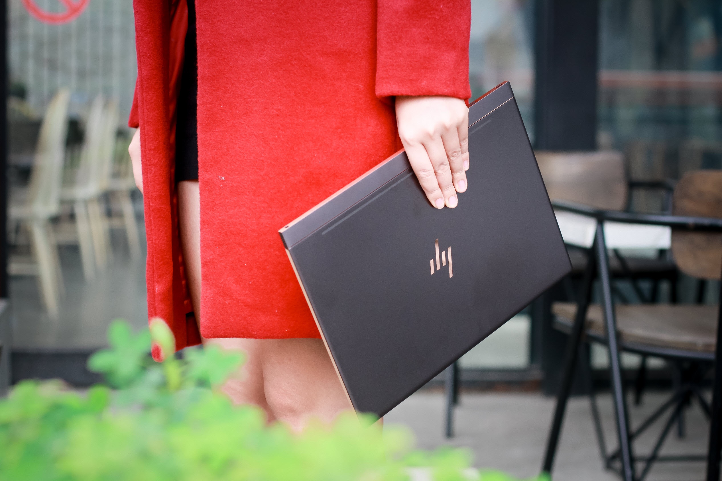 Loat laptop thoi trang HP len ke truoc them 8/3 hinh anh