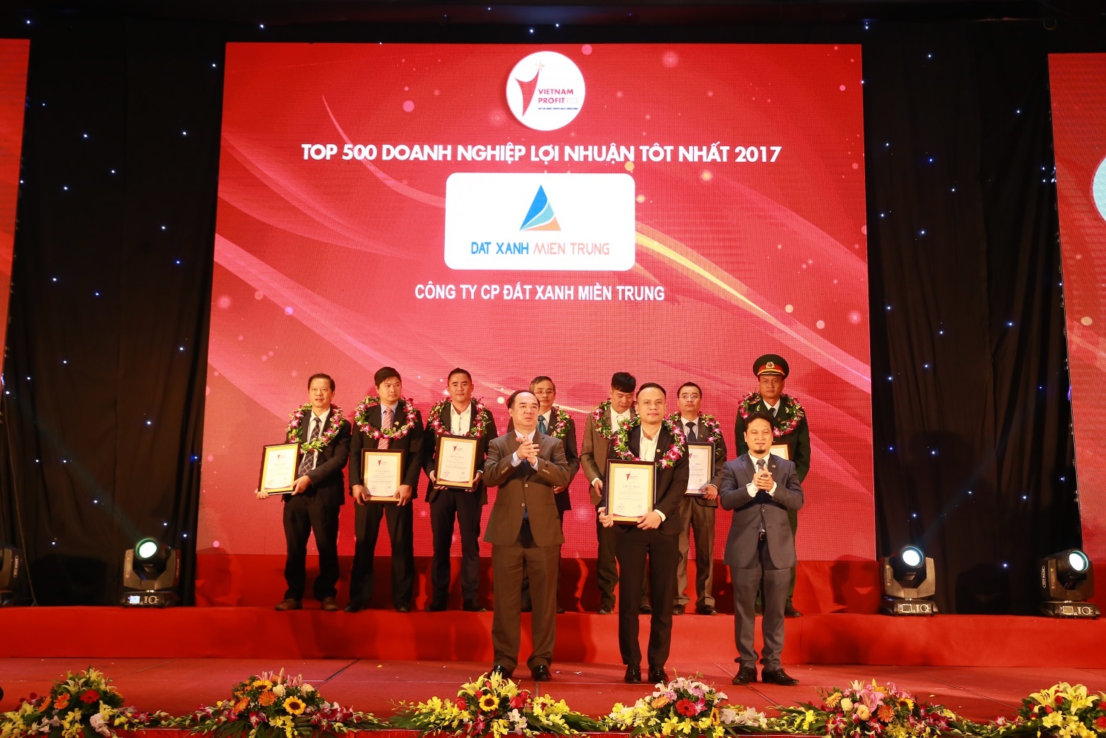 Dat Xanh Mien Trung vao top 10 ‘Doanh nghiep xuat sac - uy tin 2017’ hinh anh