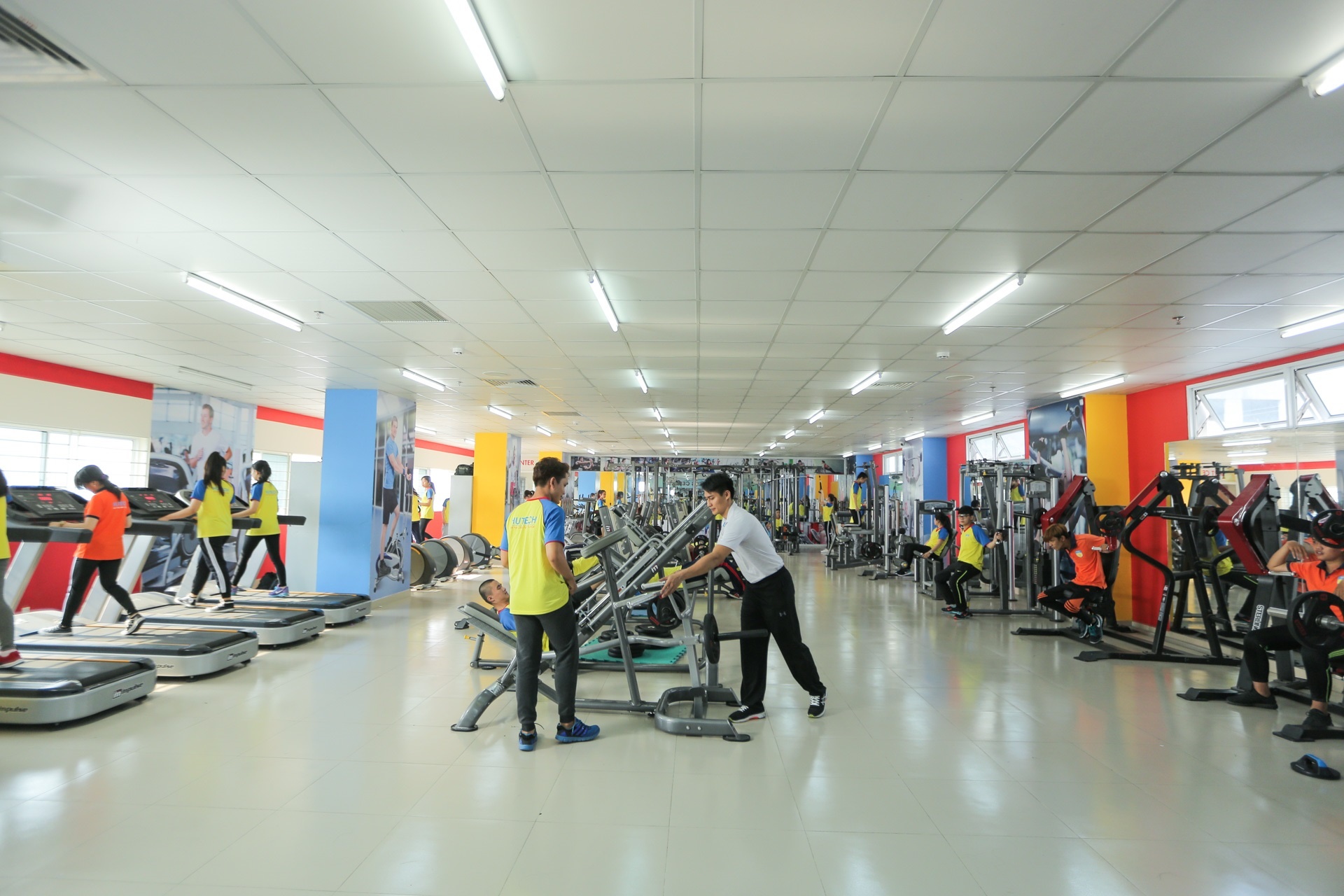 Dai hoc HUTECH anh 3