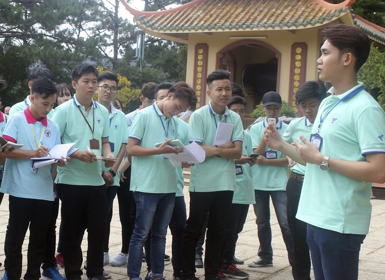 Hoc nghe huong dan du lich de tang co hoi tim viec hinh anh