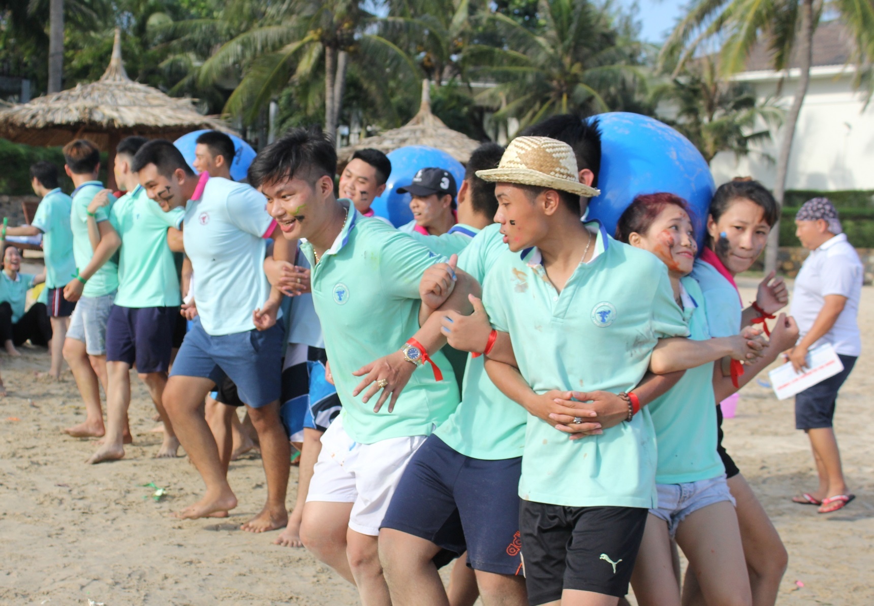 Truong Trung cap Viet Giao anh 2