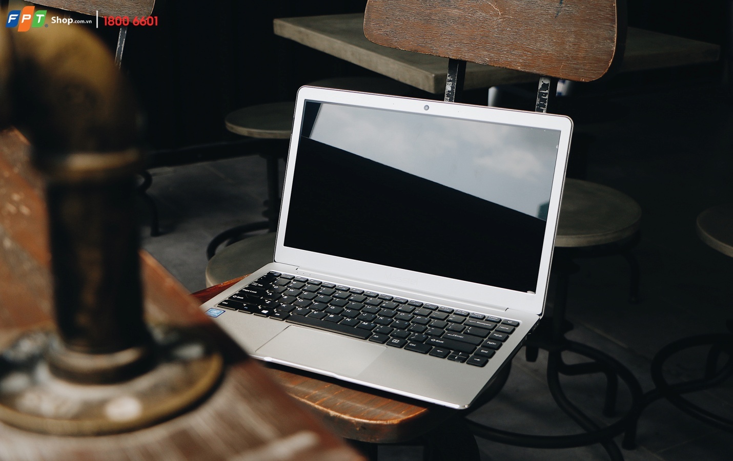 FPT Shop cam ket hoan tien neu gia laptop ban ra cao hon thi truong hinh anh