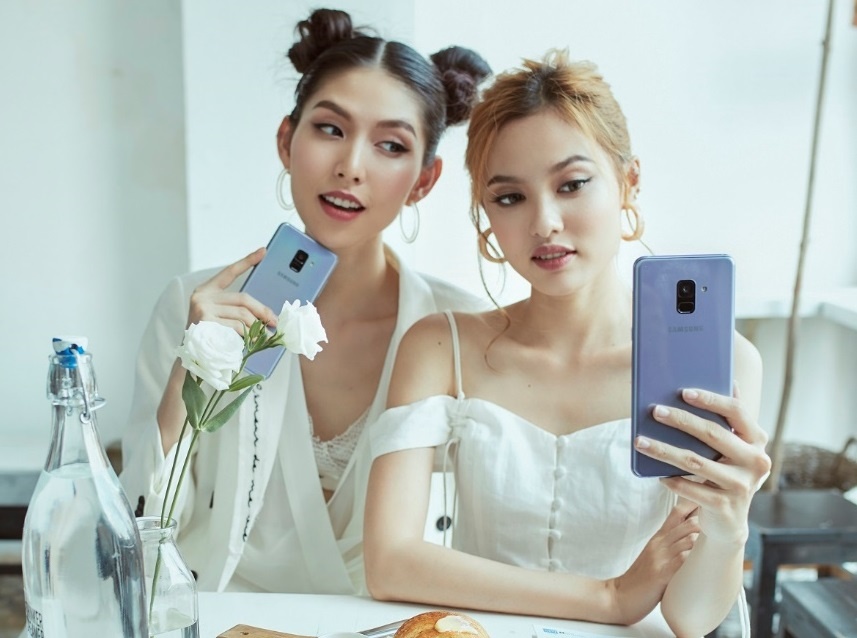 Thuy Duong, Fung La khoe dang noi bat tren pho hinh anh