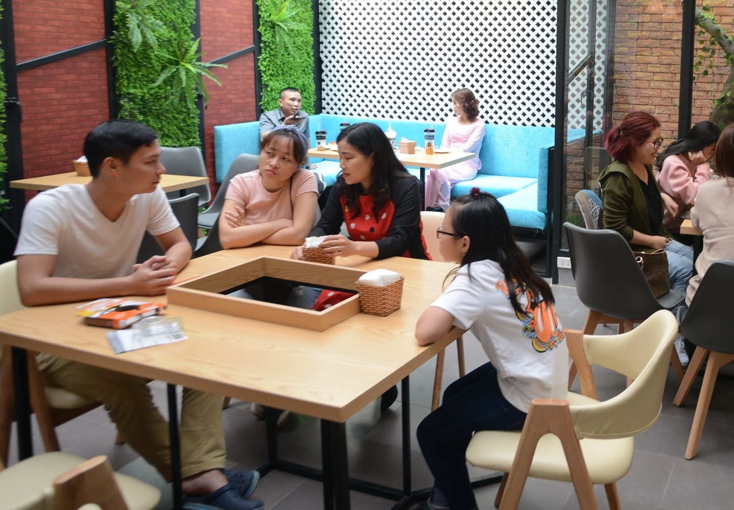 Pozaa Tea khai truong cua hang thu 12 tai DH Ha Noi hinh anh