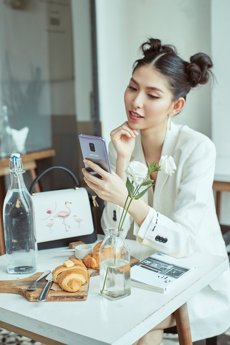 Samsung Galaxy A8/A8+ anh 7