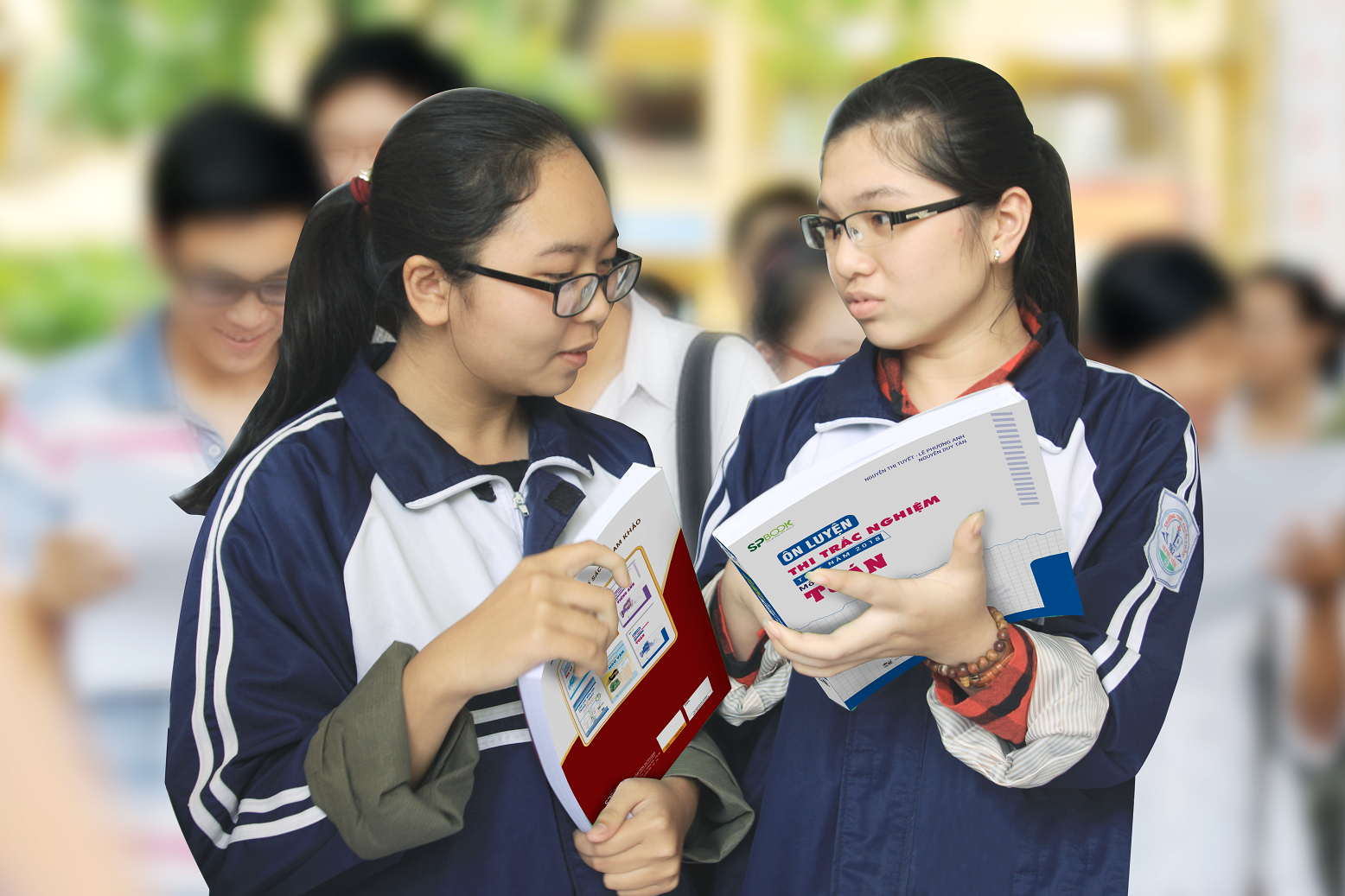 Bo sach 'On luyen THPT QG 2018' duoc long si tu lop 12 on thi nuoc rut hinh anh