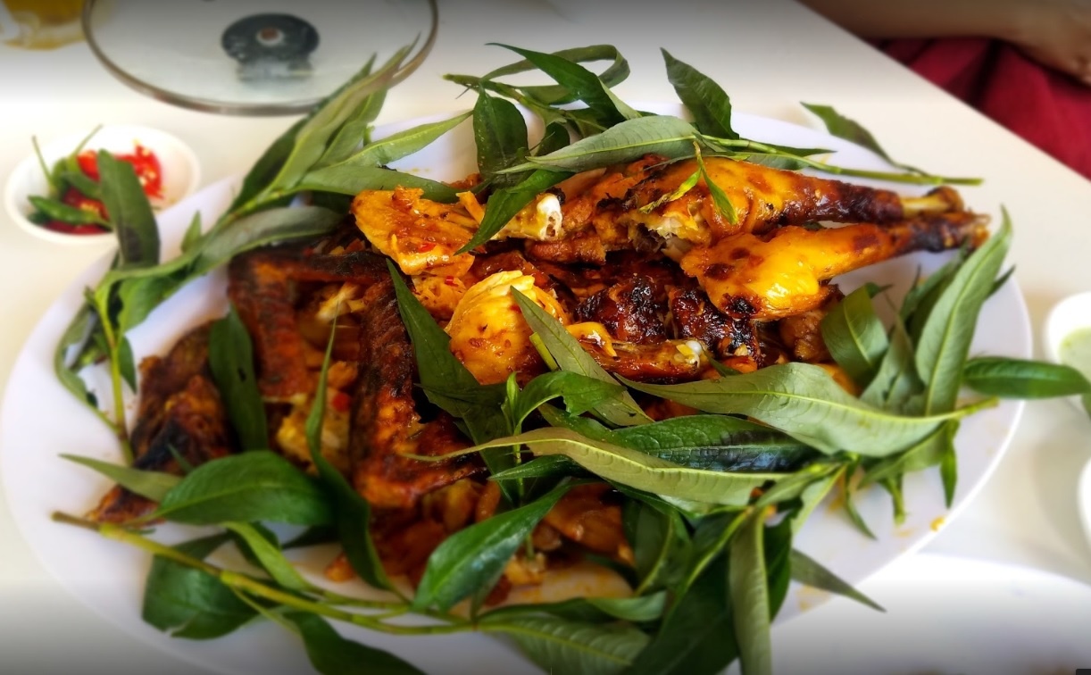 Den nha hang Tren Dinh Doi Trang nem mon ga nuong thom phuc hinh anh