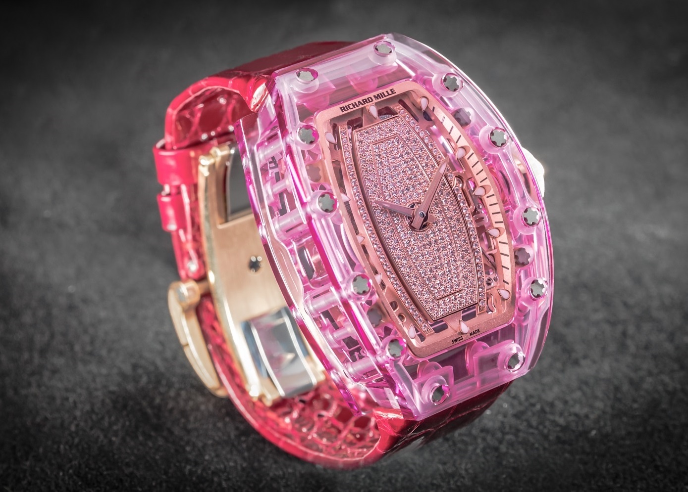 RM Sapphire hong 07-02 gia 1,2 trieu USD ve tay nu chu nhan nguoi Viet hinh anh