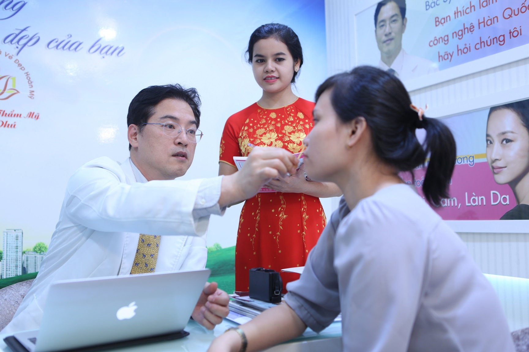 Benh vien Tham my Ngoc Phu lay chu 'tam' lam phuong cham hoat dong hinh anh