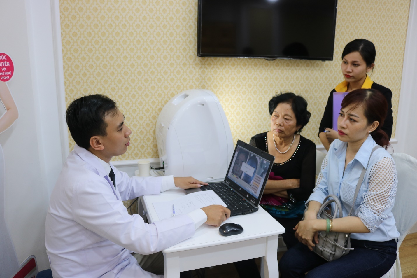 50 khach hang may man nhan goi trai nghiem tri nam bang laser Melasma hinh anh