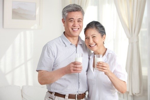 3 luu y khi mua sua bo sung dinh duong cho nguoi cao tuoi hinh anh