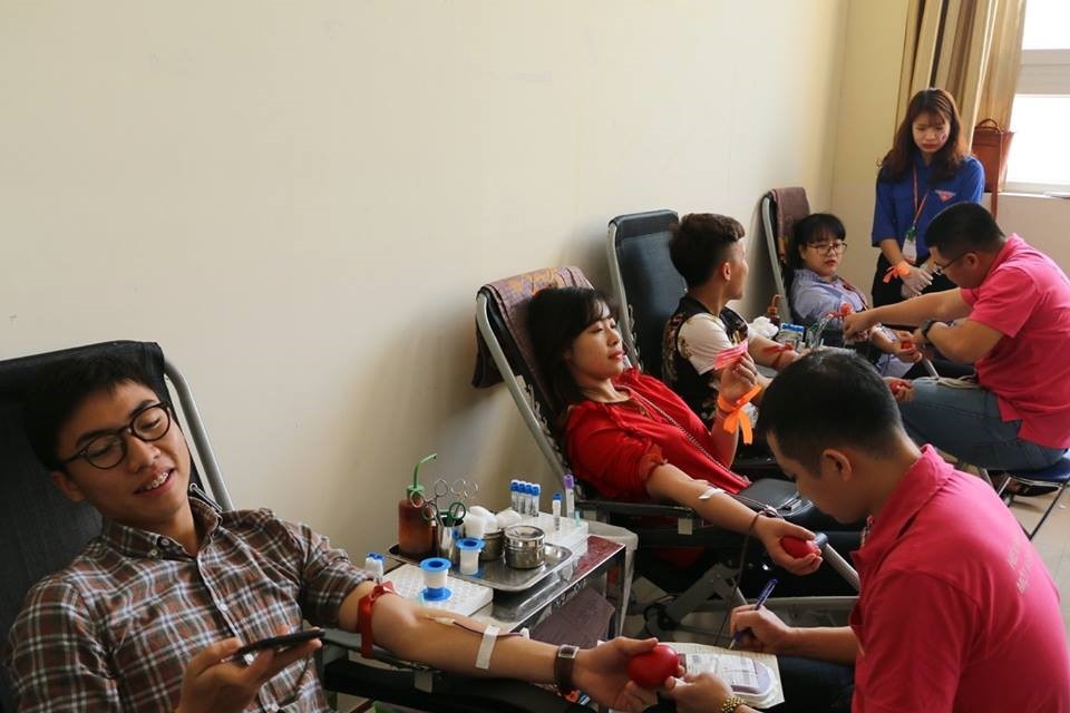 Su kien 'Giot hong' cua sinh vien DH Dai Nam nhan ve 340 don vi mau hinh anh