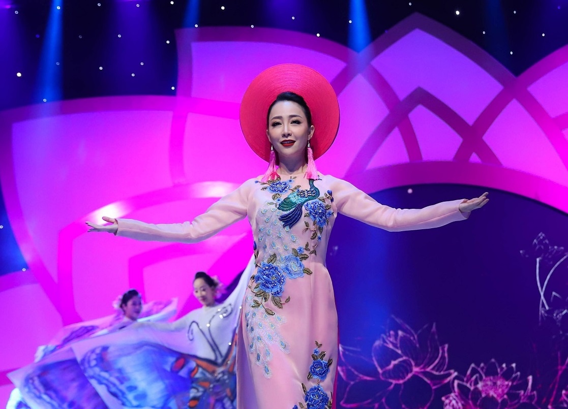 Xu huong hoai niem xuat hien trong nhieu BST ao dai hinh anh