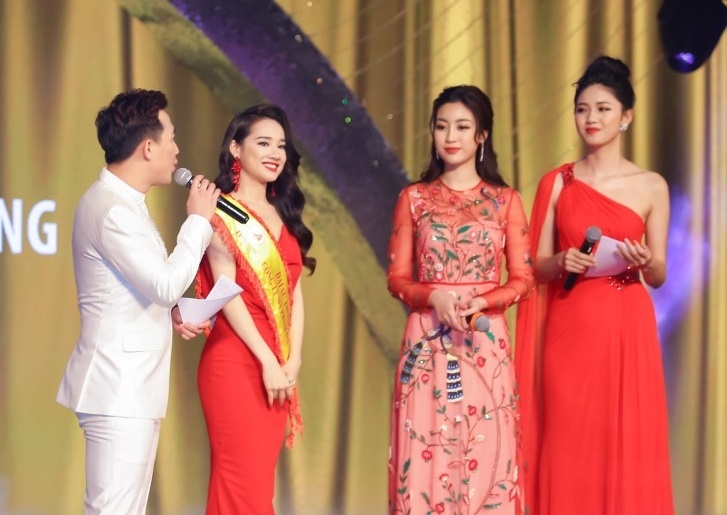 My pham Dang Duong mo tiec mung khai truong hinh anh