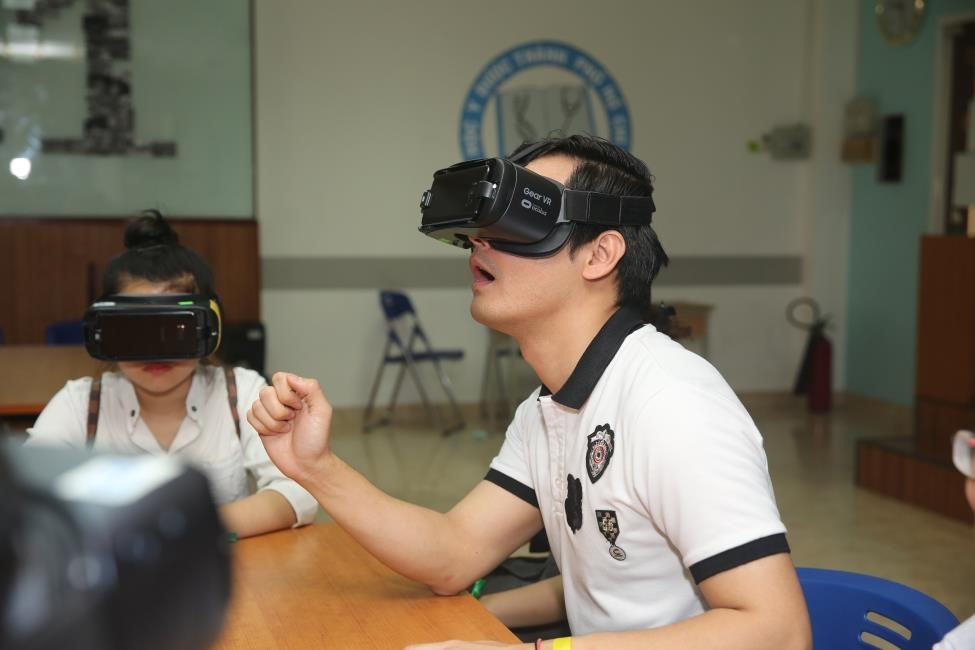 Phan Anh,  công nghệ VR,  Samsung ảnh 2 Phan Anh,  cong nghe VR,  Samsung anh 2
