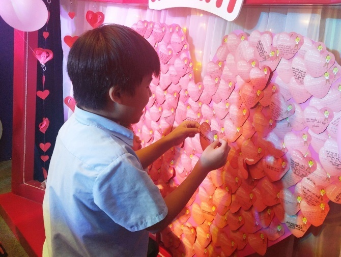 Cung be gan ket va the hien yeu thuong tai tiNiWorld hinh anh