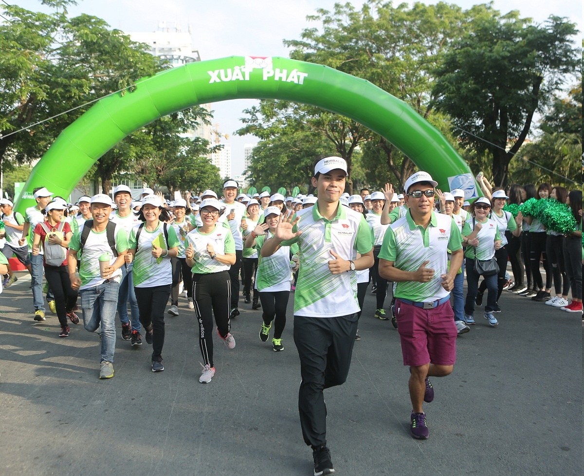 Hon 10.000 thanh vien Herbalife tham gia chay vi suc khoe cong dong hinh anh