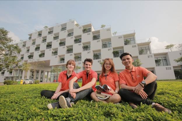 Giang duong voi kien truc mo, phong lab cau hinh cao cua DH FPT hinh anh