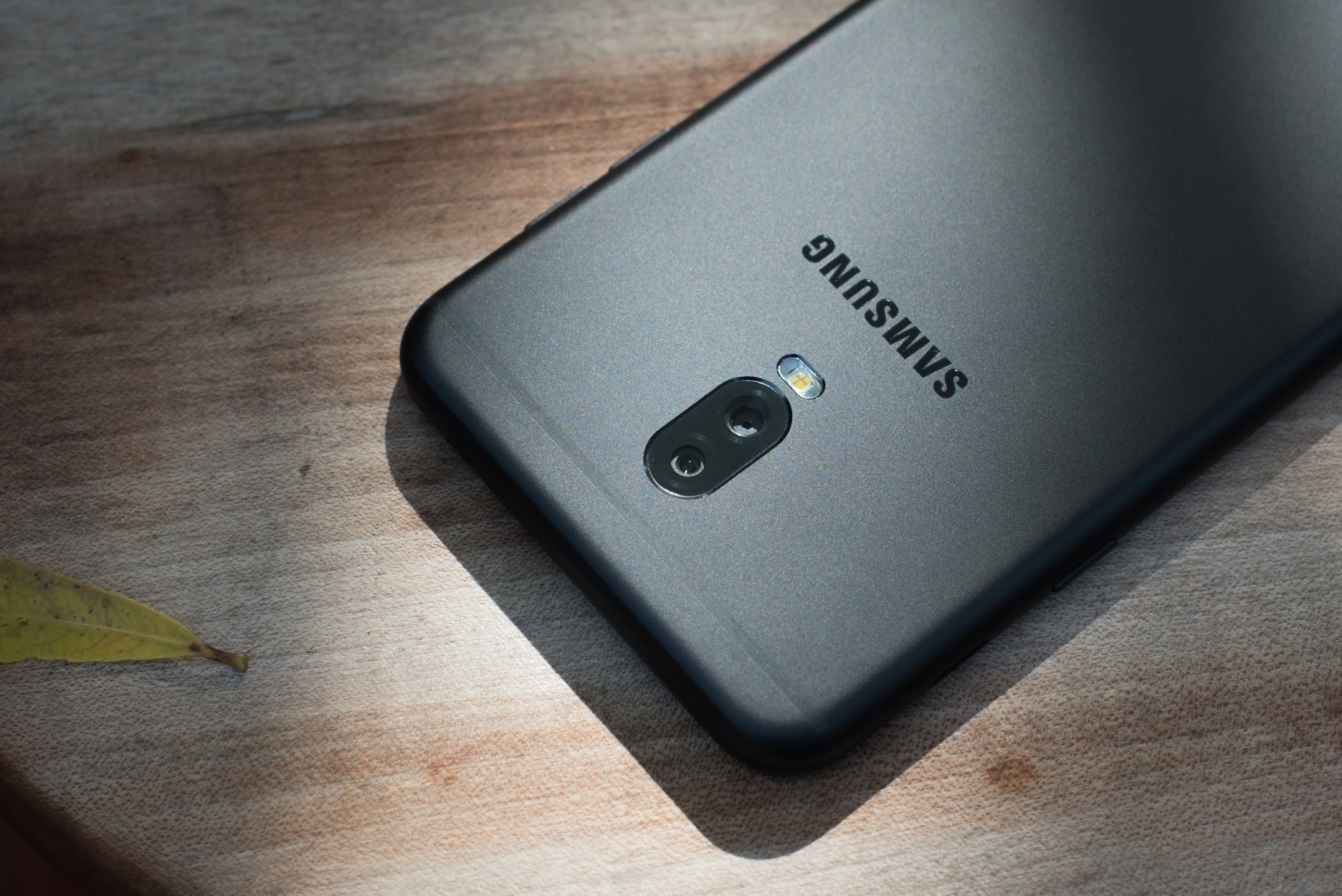 Galaxy J7+ ảnh 2 Galaxy J7+ anh 2