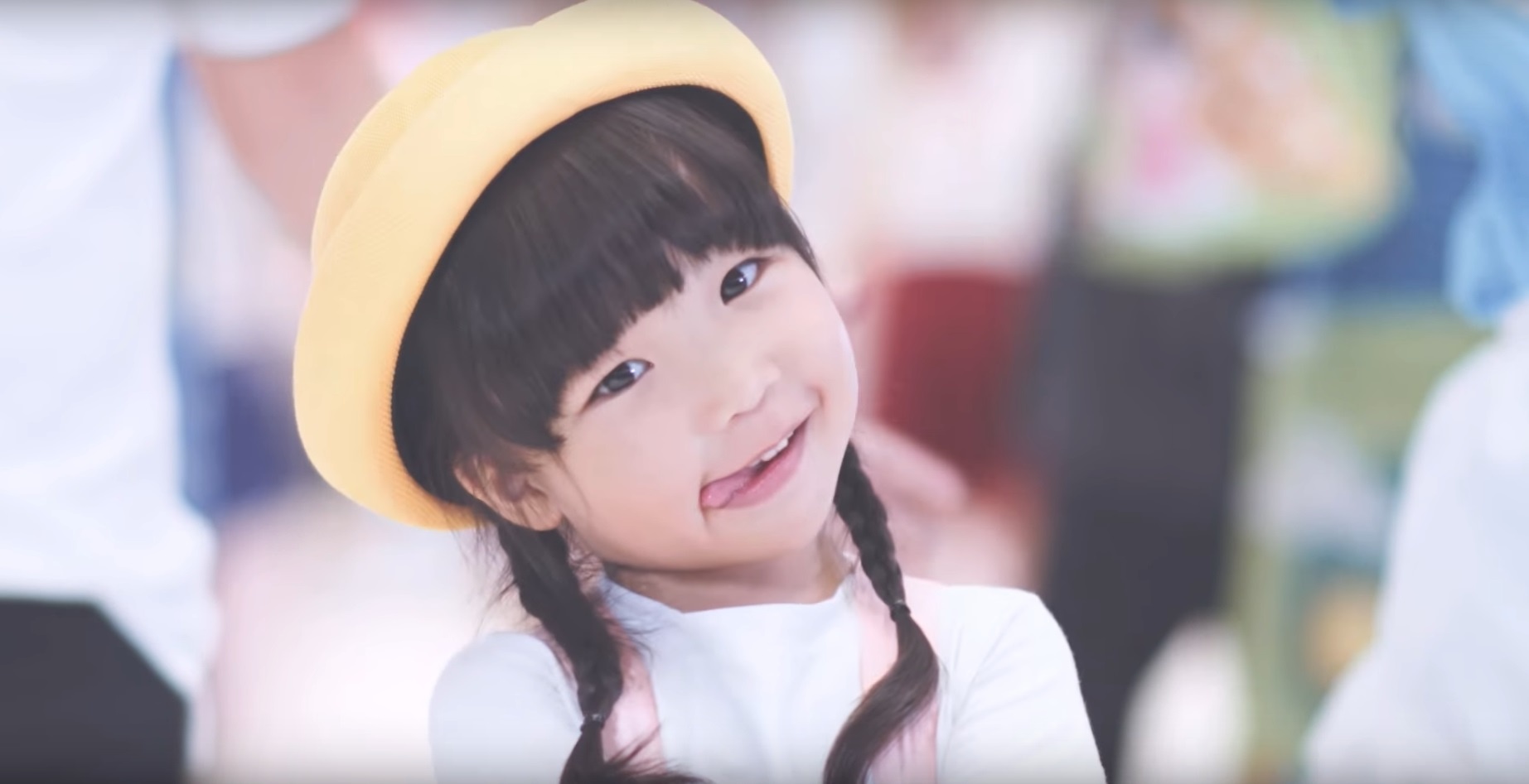 ‘Cay hai’ 5 tuoi Boi Boi khoe vu dao de thuong trong clip moi hinh anh