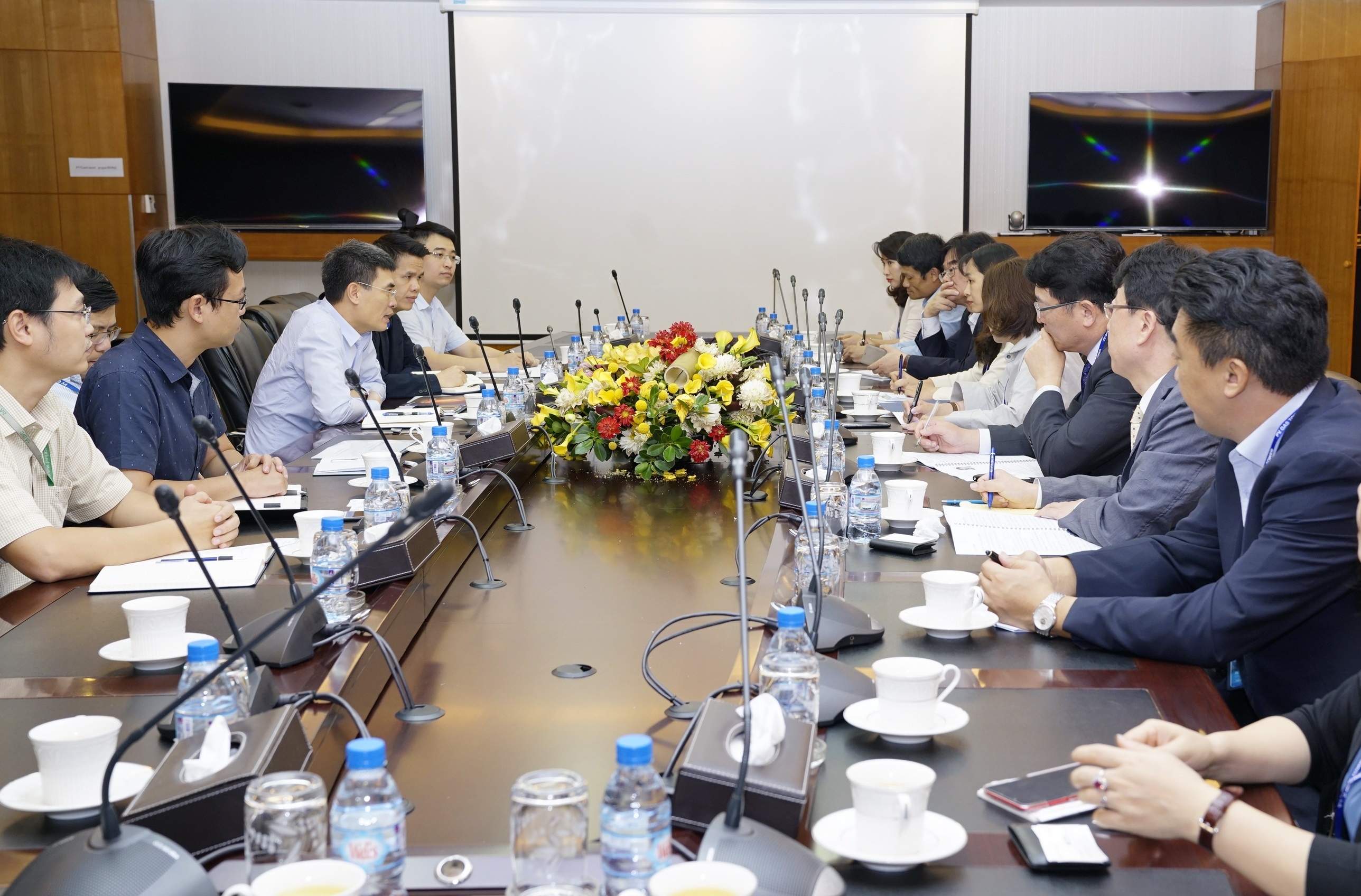 Tong giam doc PV Gas tiep doan Kogas den tham va lam viec hinh anh