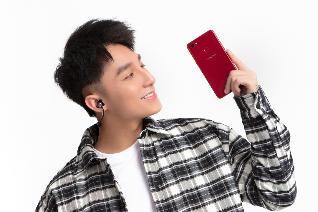 Oppo F7 camera selfie 25 MP tich hop AI sap len ke tai Viet Nam hinh anh