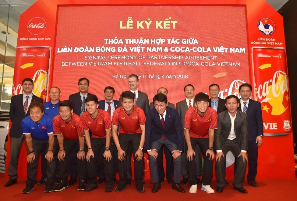 Coca-Cola tai tro kinh phi hoat dong cua VFF giai doan 2018-2019 hinh anh
