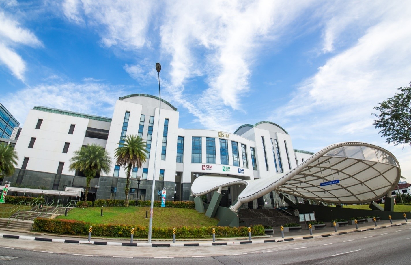 Tap doan giao duc SIM Singapore to chuc trien lam du hoc tai Viet Nam hinh anh