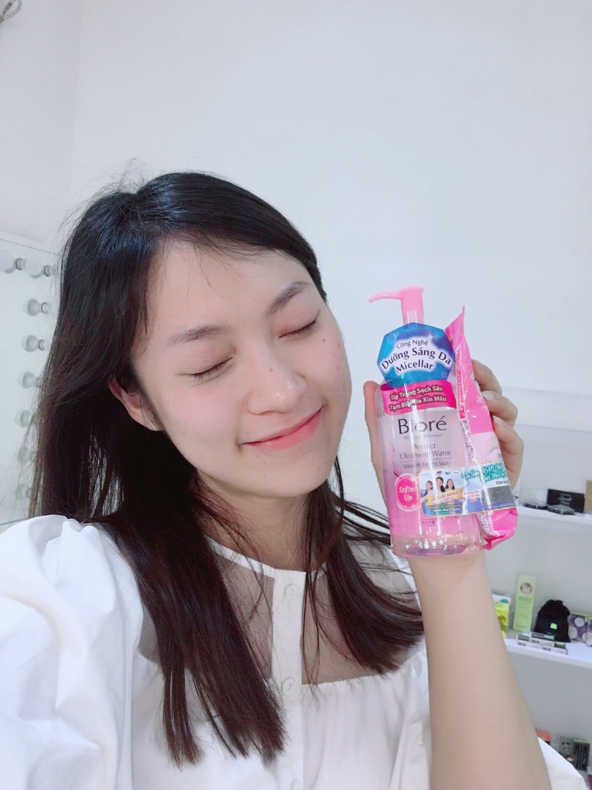 nuoc tay trang Biore anh 3