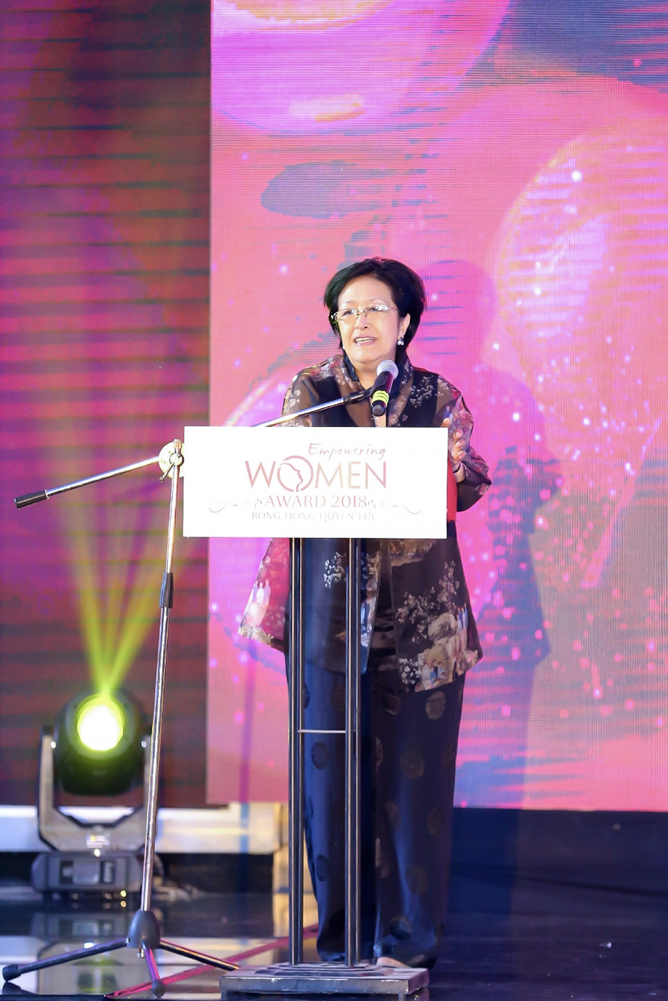 Bong hong Quyen luc anh 3