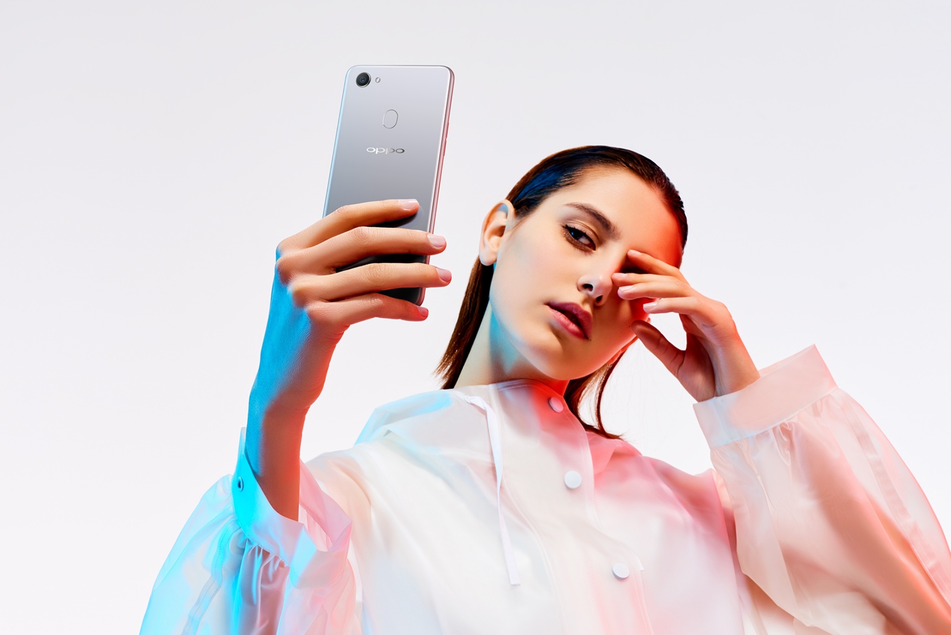 Camera selfie Oppo F7 bo sung che do chup sieu ruc ro, AR sticker hinh anh