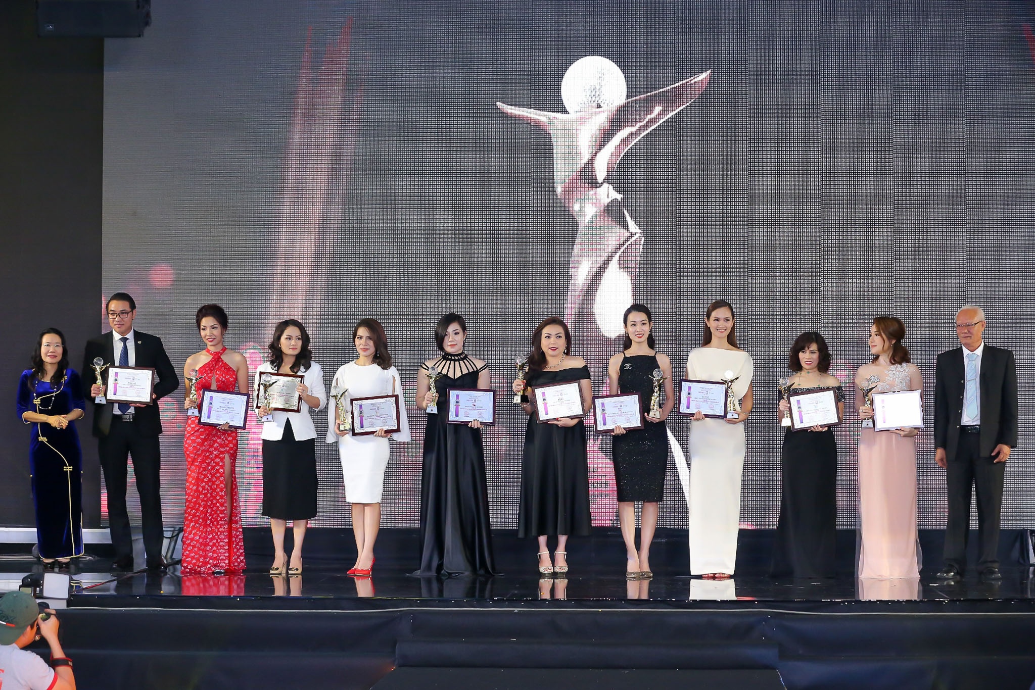 Bong hong Quyen luc anh 4