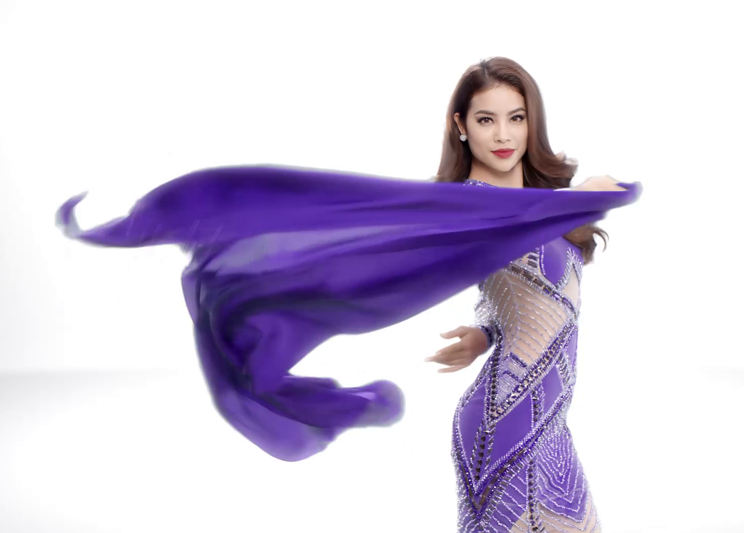 Pham Huong, Isaac, Chi Pu khoe chat rieng cung xe tay ga Yamaha hinh anh