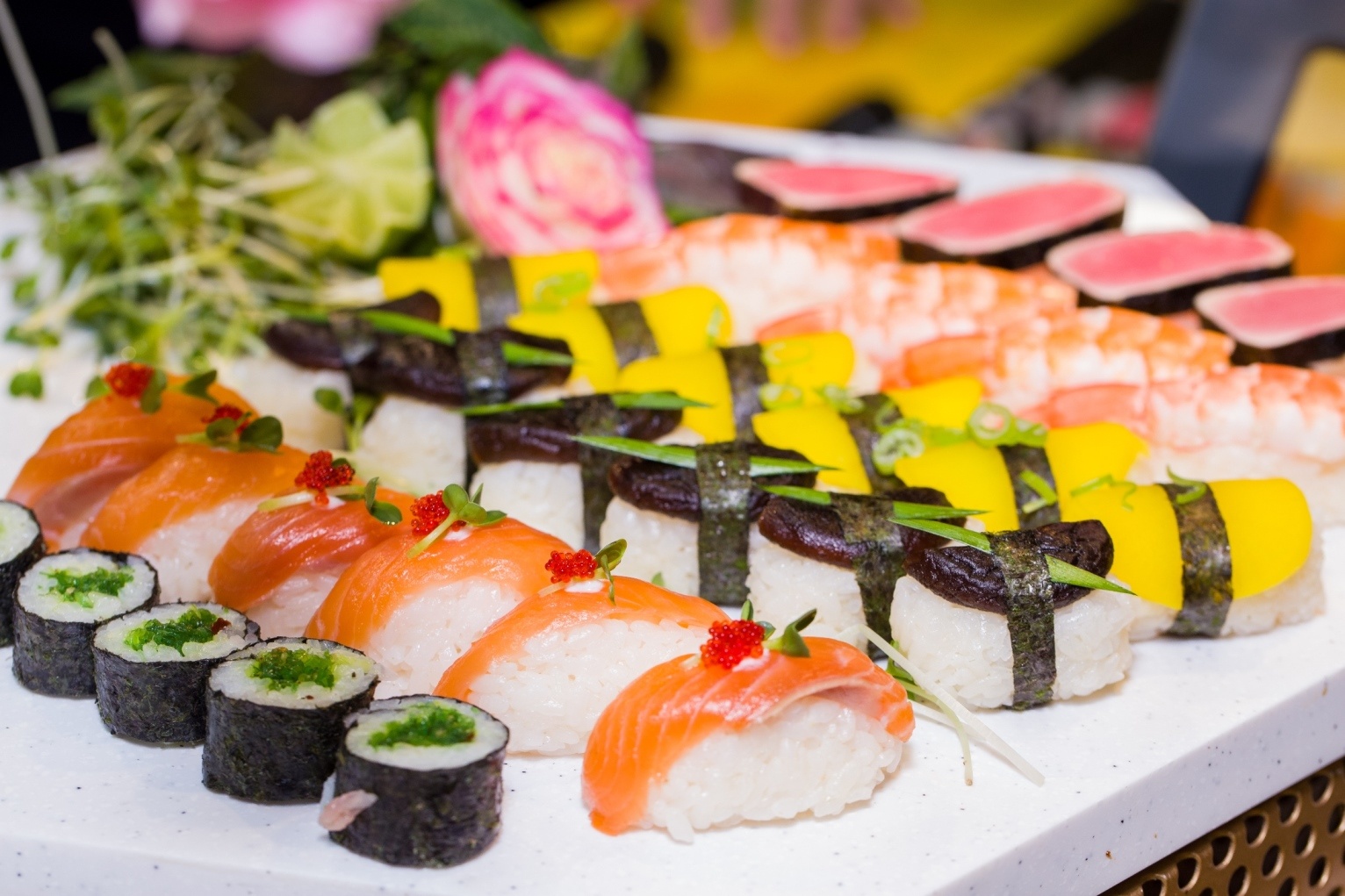 Cuoi tuan doi vi voi buffet Nhat - Han tru danh hinh anh