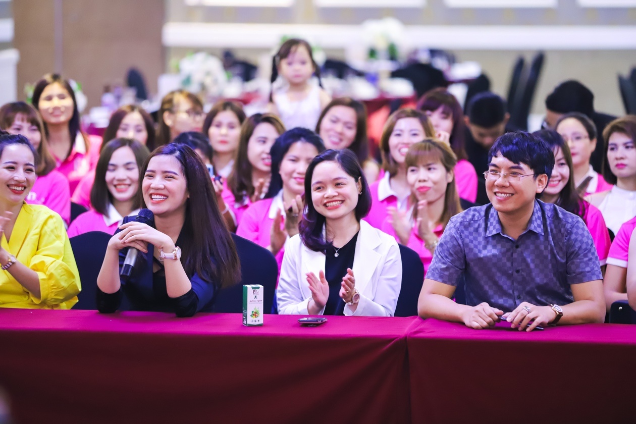 M White ra mat mat na sui bot thai doc chiet xuat tu rau cu hinh anh