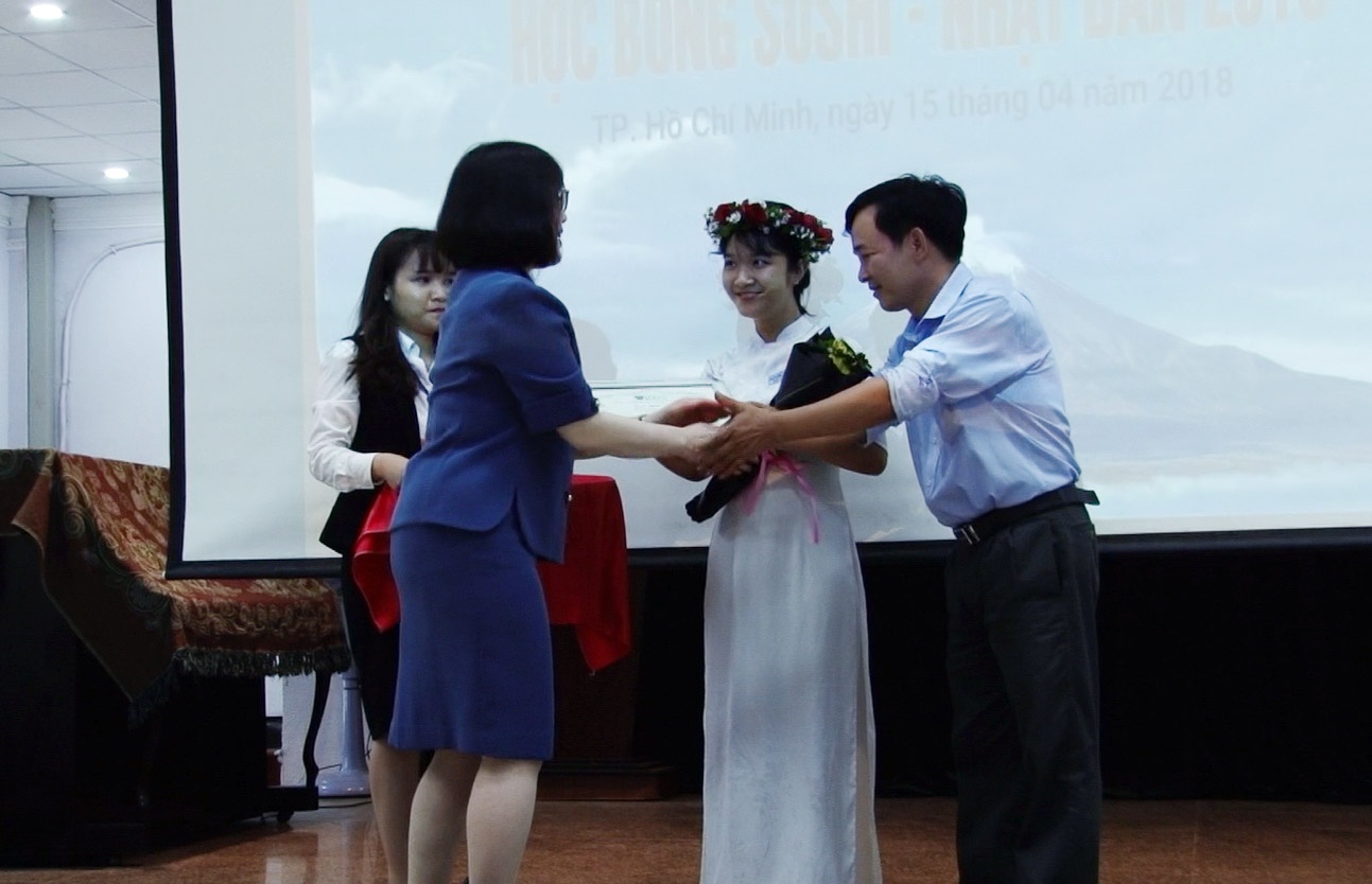 Trao nhieu suat hoc bong Soshi gia tri cao suot 4 nam dai hoc hinh anh