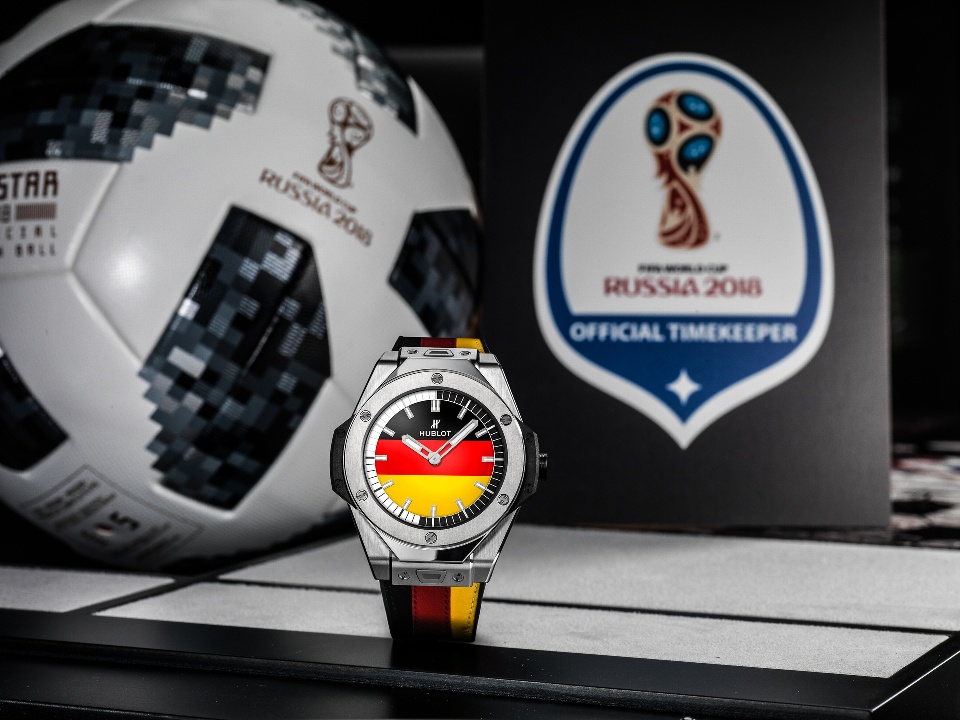 Hublot thiet ke rieng dong ho thong minh cho trong tai World Cup hinh anh