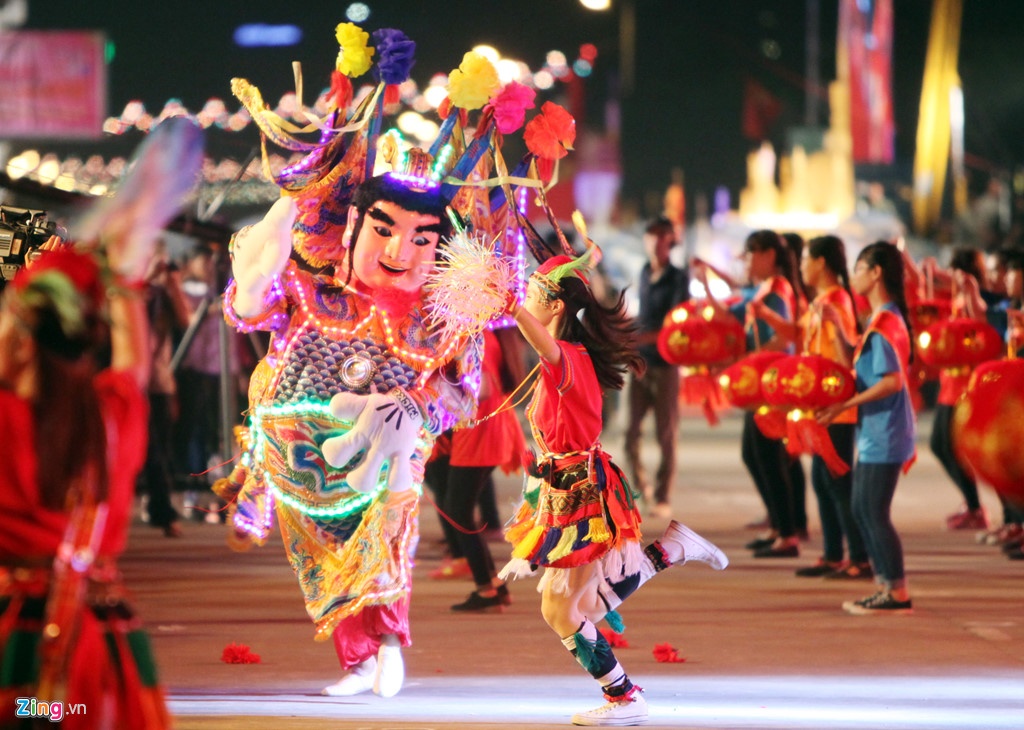 Carnaval Ha Long nam thu 10 quy tu 1.100 nghe si trong va ngoai nuoc hinh anh