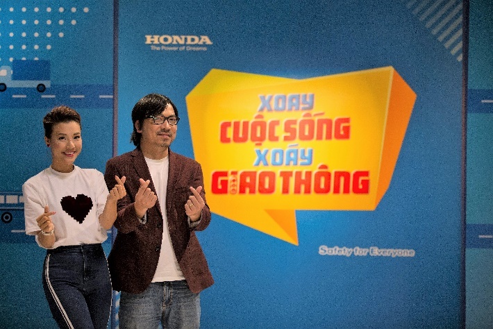 Giao su Xoay dong hanh cung 'Toi yeu Viet Nam' nam thu 14 hinh anh