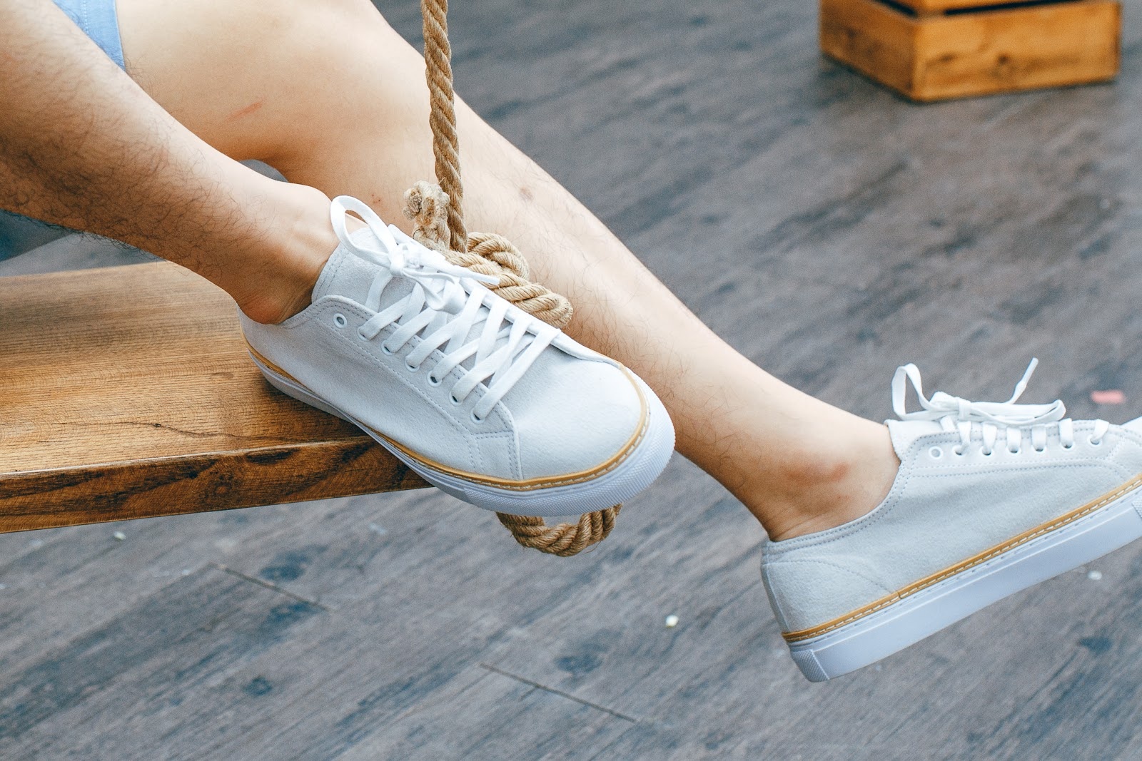 Nhung mau sneaker nang dong cho chang mua nghi le hinh anh