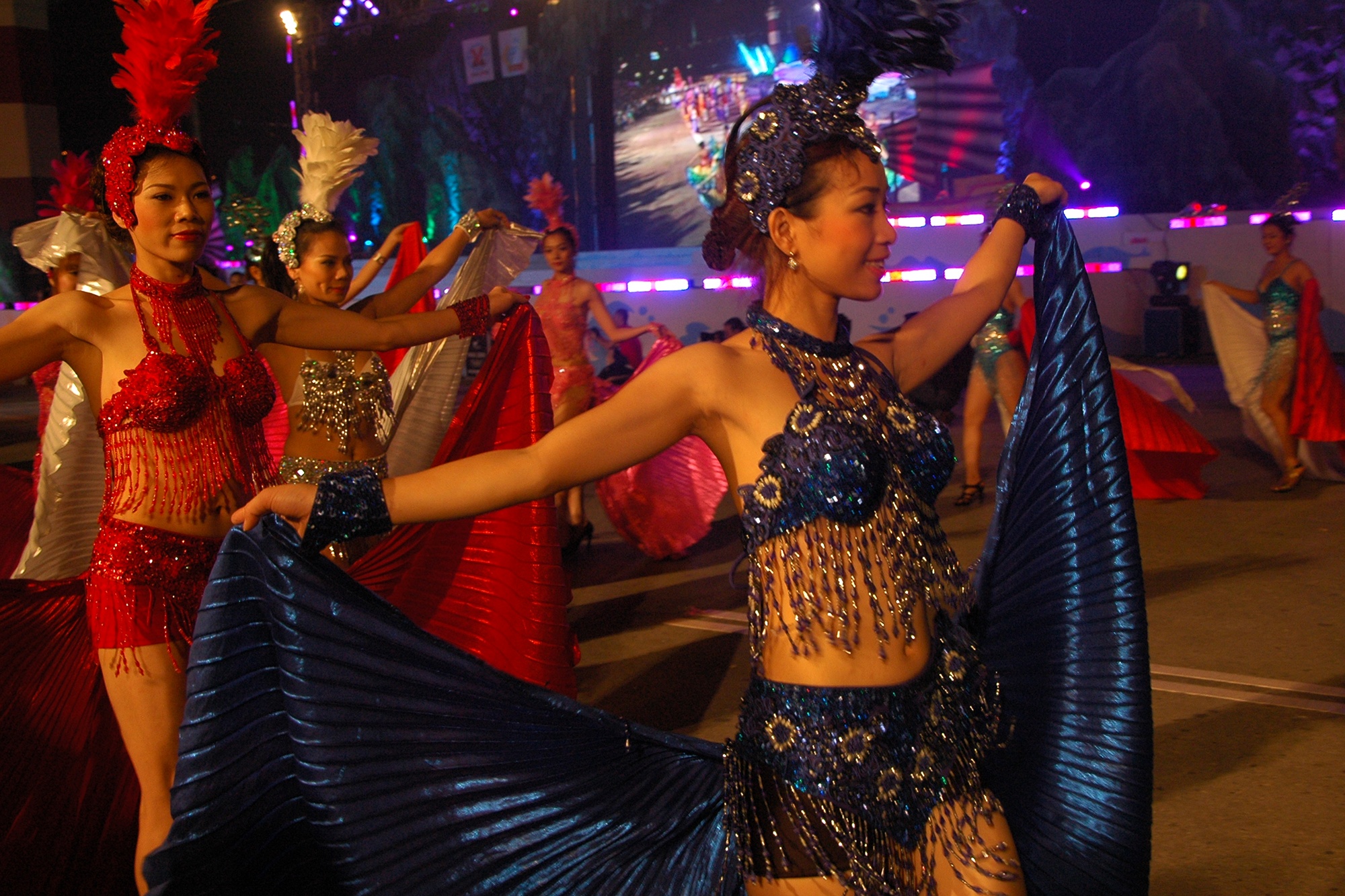 Carnaval Ha Long se mo man tren san khau dai 150 m hinh anh