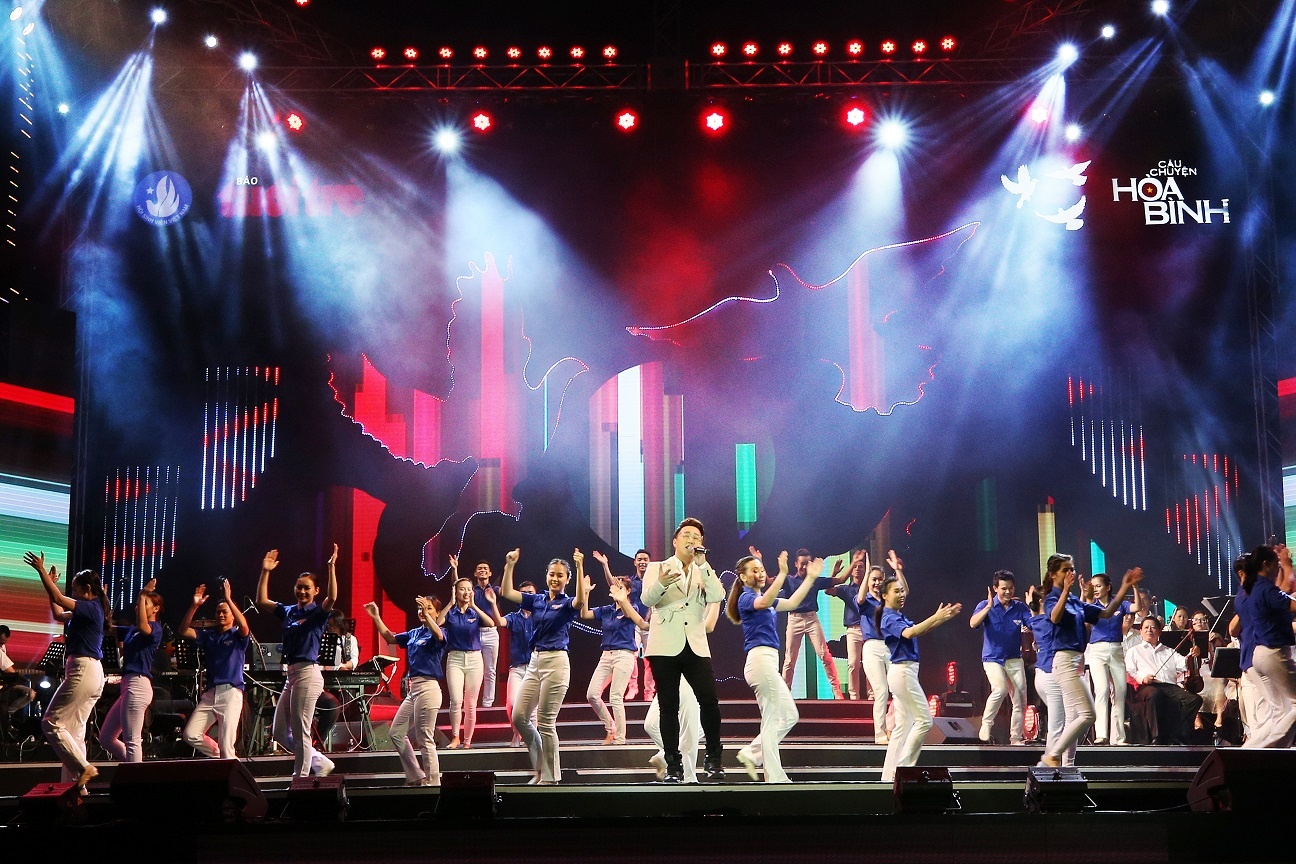 Cau chuyen hoa binh anh 4