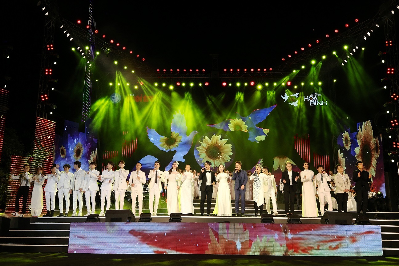 Cau chuyen hoa binh anh 2