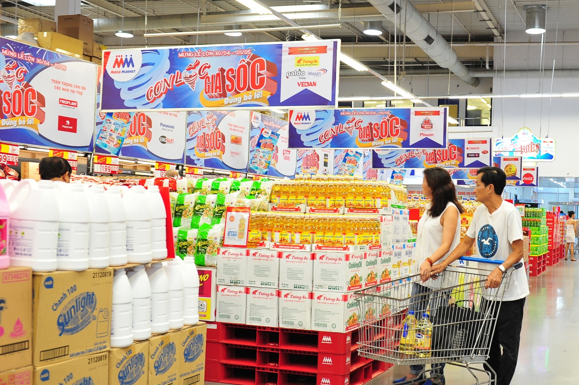 Mua sam tiet kiem den 49% tai MM Mega Market dip dai le hinh anh